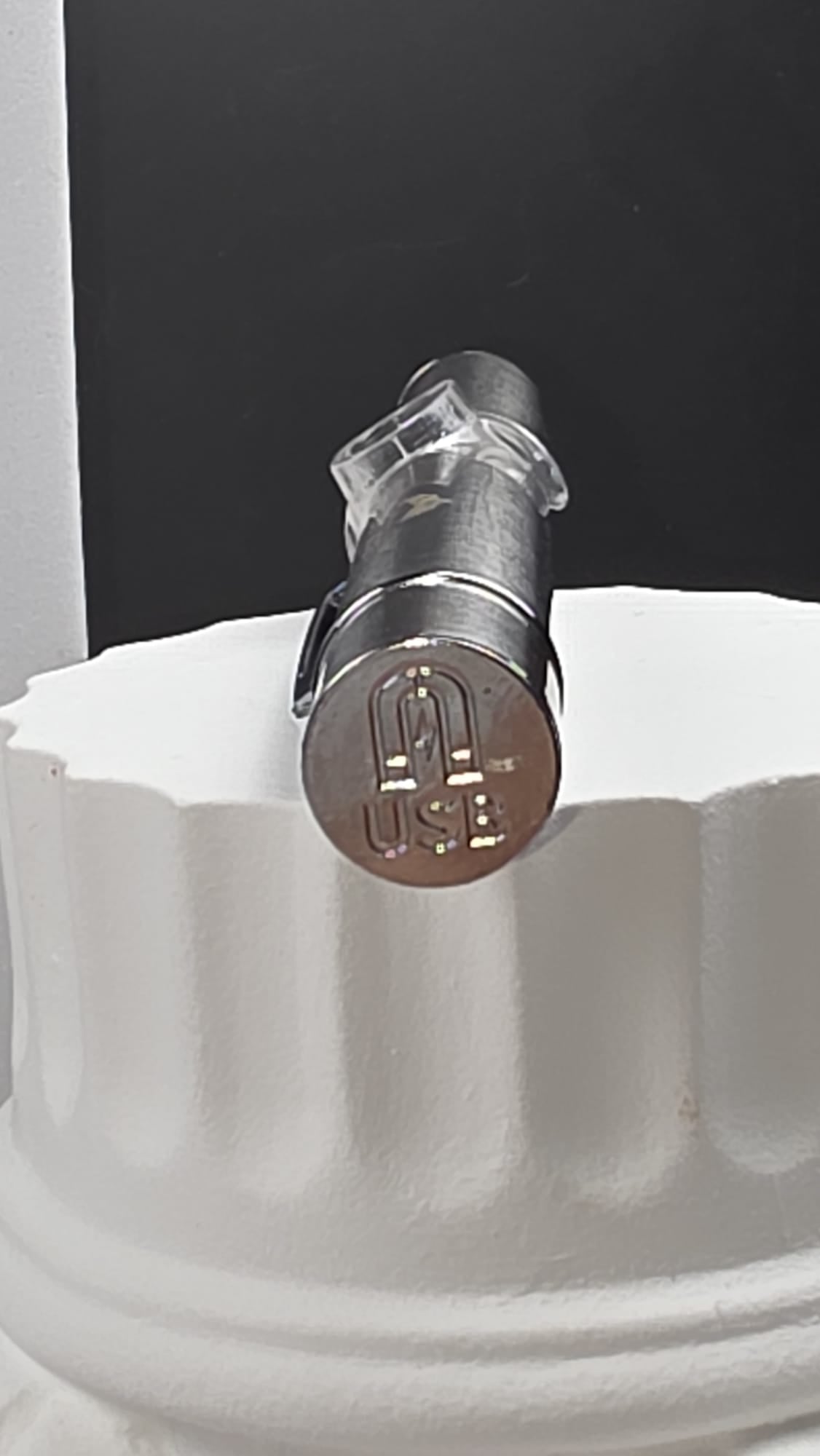 UV Nail Lamp 365nm. USB Rechargeable. Portable . Professional Use. 5w